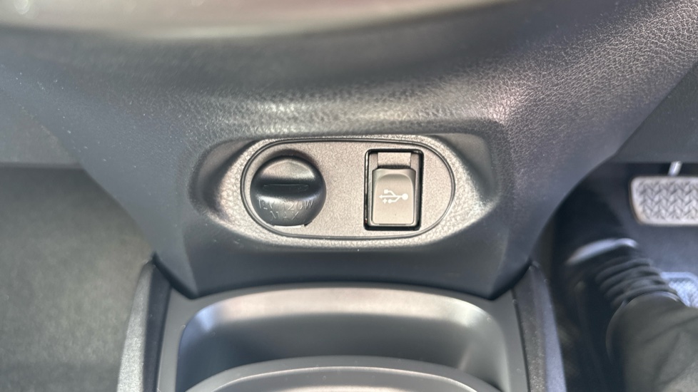 Toyota Yaris 1.5 Hybrid Y20 5dr CVT [Bi-tone] Hybrid Hatchback - Image 30