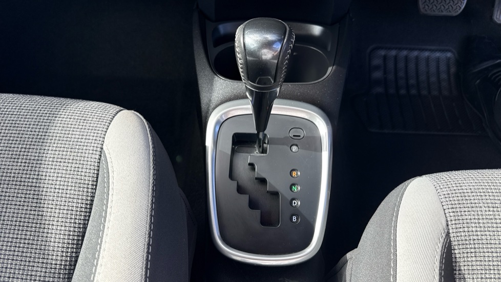 Toyota Yaris 1.5 Hybrid Y20 5dr CVT [Bi-tone] Hybrid Hatchback - Image 31