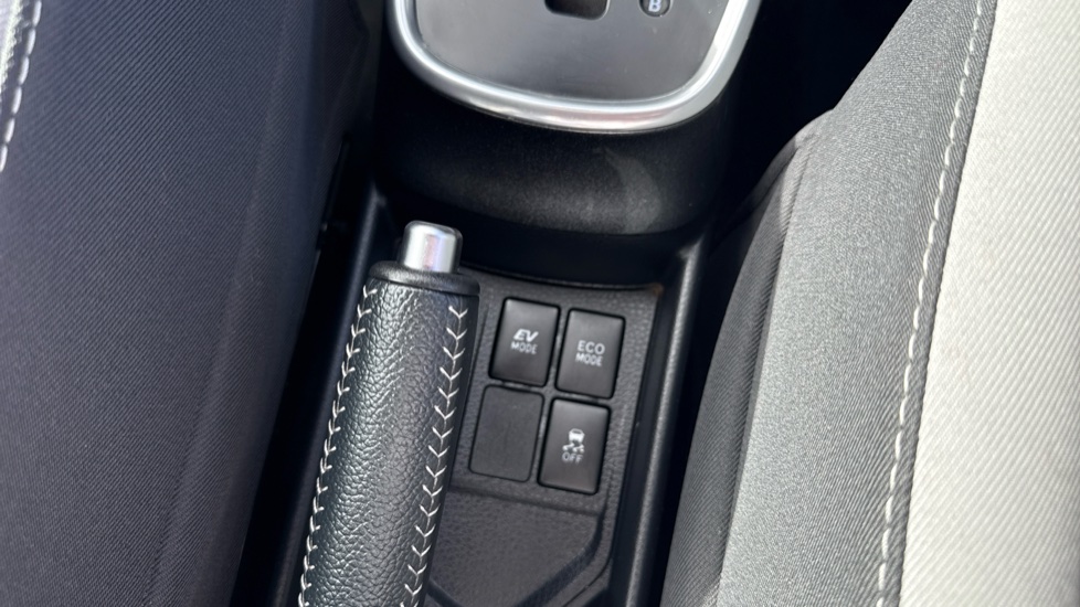 Toyota Yaris 1.5 Hybrid Y20 5dr CVT [Bi-tone] Hybrid Hatchback - Image 32