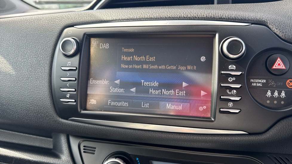 Toyota Yaris 1.5 Hybrid Y20 5dr CVT [Bi-tone] Hybrid Hatchback - Image 33