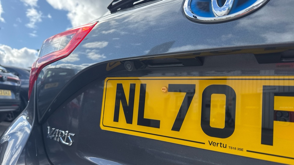 Toyota Yaris 1.5 Hybrid Y20 5dr CVT [Bi-tone] Hybrid Hatchback - Image 41