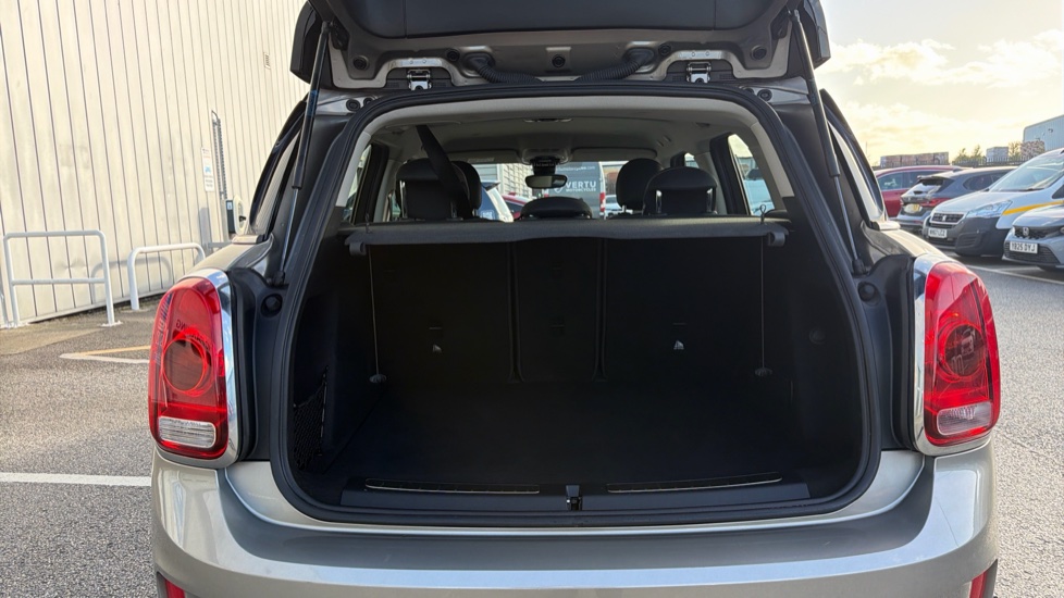MINI Countryman 1.5 Cooper Classic 5dr Auto [Comfort/Nav+ Pack] Petrol Hatchback - Image 4