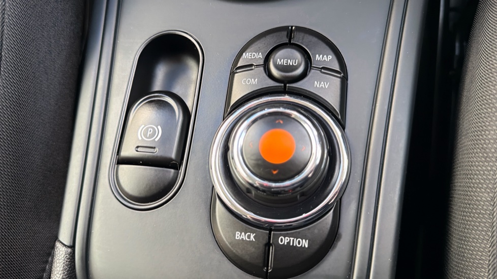 MINI Countryman 1.5 Cooper Classic 5dr Auto [Comfort/Nav+ Pack] Petrol Hatchback - Image 23