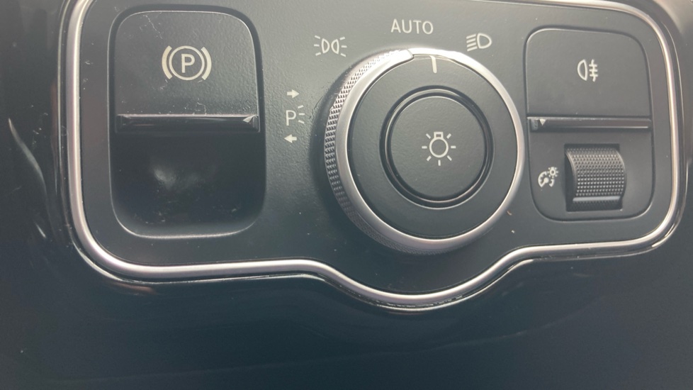 Mercedes-Benz CLA 200 AMG Line 4dr Tip Auto Petrol Saloon - Image 27