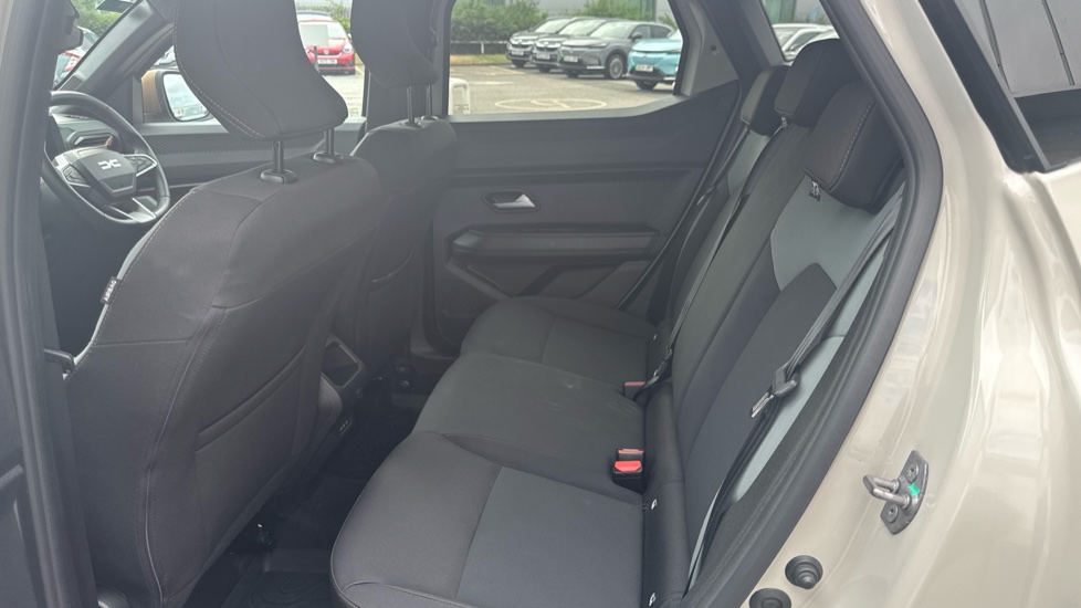 Dacia Duster 1.6 Hybrid 140 Extreme 5dr Auto Hybrid Estate - Image 16