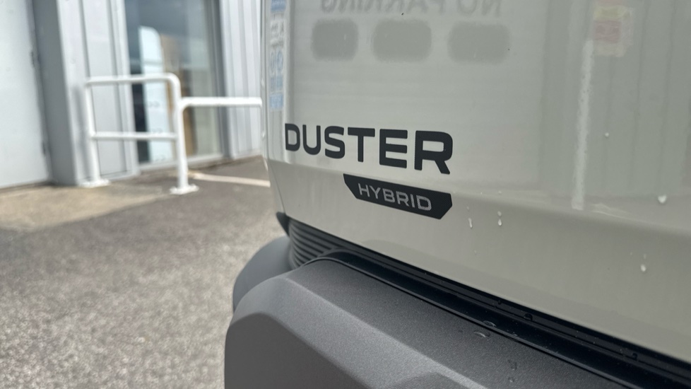 Dacia Duster 1.6 Hybrid 140 Extreme 5dr Auto Hybrid Estate - Image 25