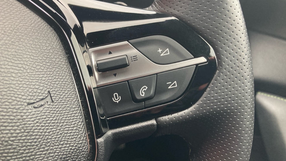 Peugeot 408 1.2 Hybrid 136 GT 5dr e-DSC6 Petrol Hatchback - Image 21