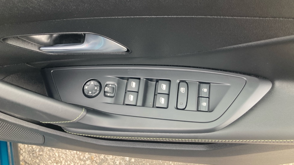 Peugeot 408 1.2 Hybrid 136 GT 5dr e-DSC6 Petrol Hatchback - Image 32