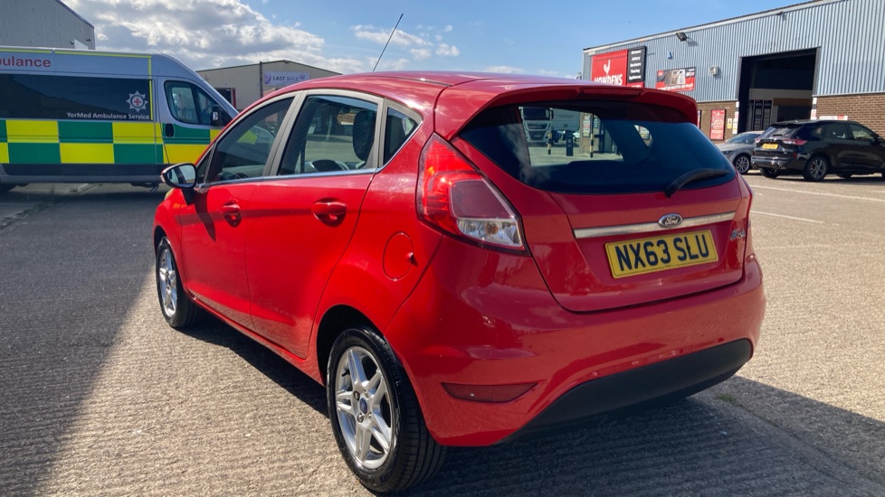 Ford Fiesta 1.25 82 Zetec 5dr Petrol Hatchback - Image 4