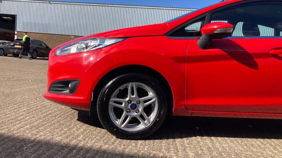 Ford Fiesta 1.25 82 Zetec 5dr Petrol Hatchback - Image 7