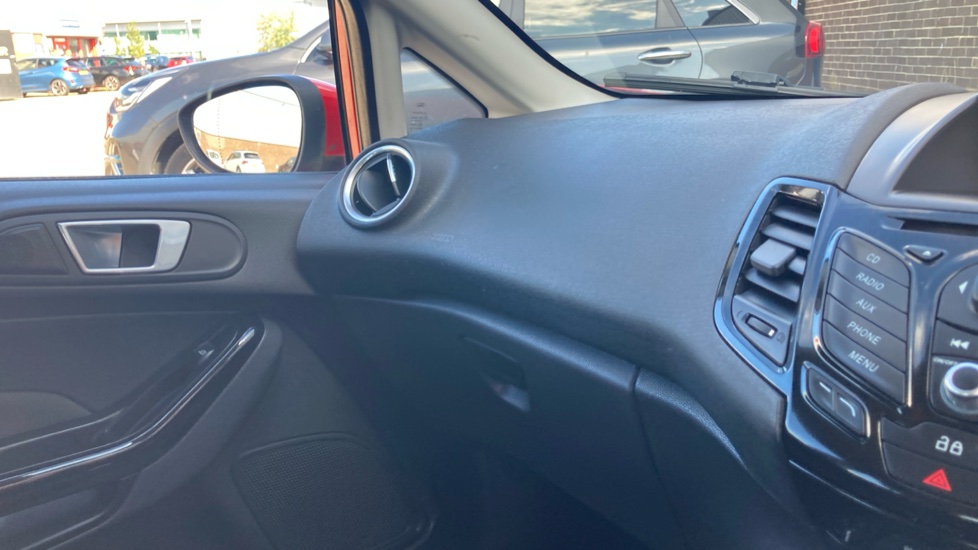 Ford Fiesta 1.25 82 Zetec 5dr Petrol Hatchback - Image 19