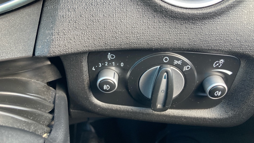 Ford Fiesta 1.25 82 Zetec 5dr Petrol Hatchback - Image 26