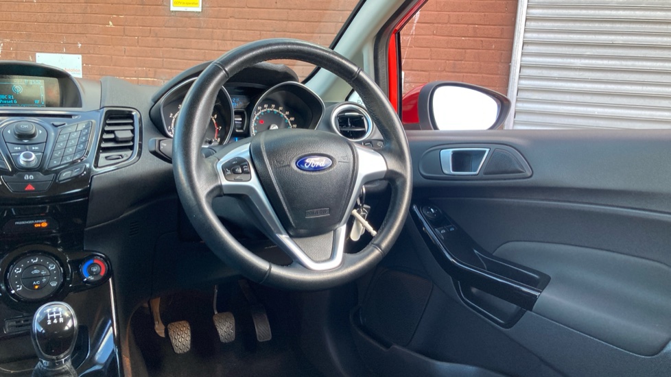 Ford Fiesta 1.25 82 Zetec 5dr Petrol Hatchback - Image 35