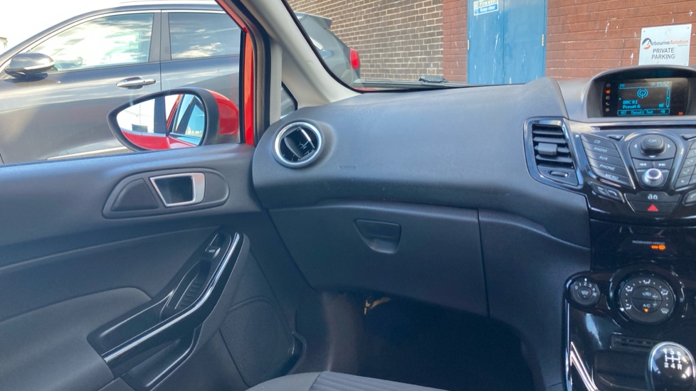 Ford Fiesta 1.25 82 Zetec 5dr Petrol Hatchback - Image 36