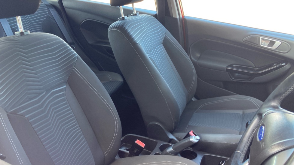 Ford Fiesta 1.25 82 Zetec 5dr Petrol Hatchback - Image 39