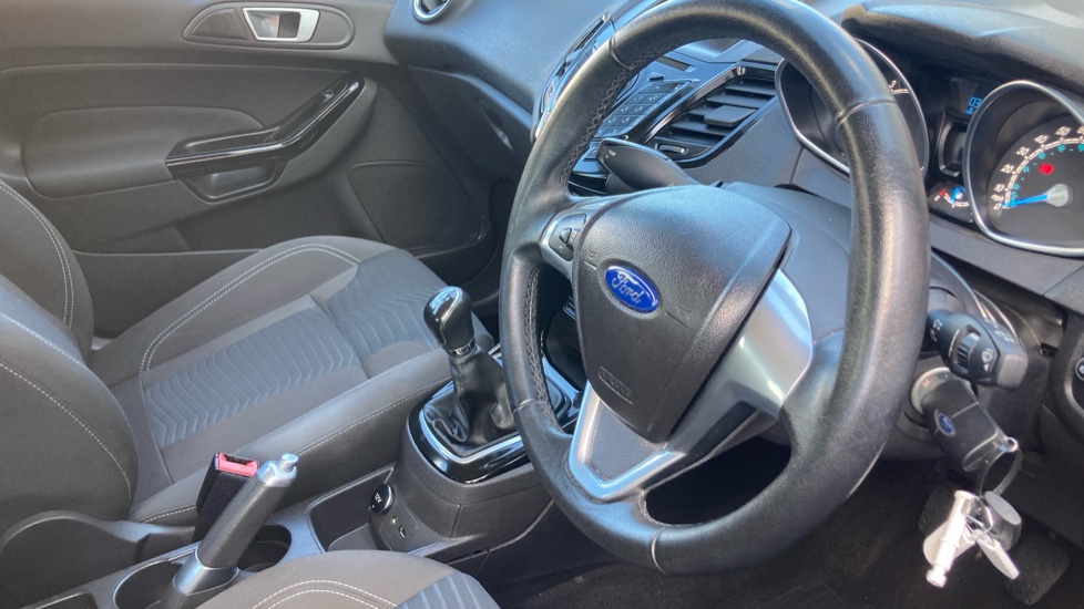 Ford Fiesta 1.25 82 Zetec 5dr Petrol Hatchback - Image 40