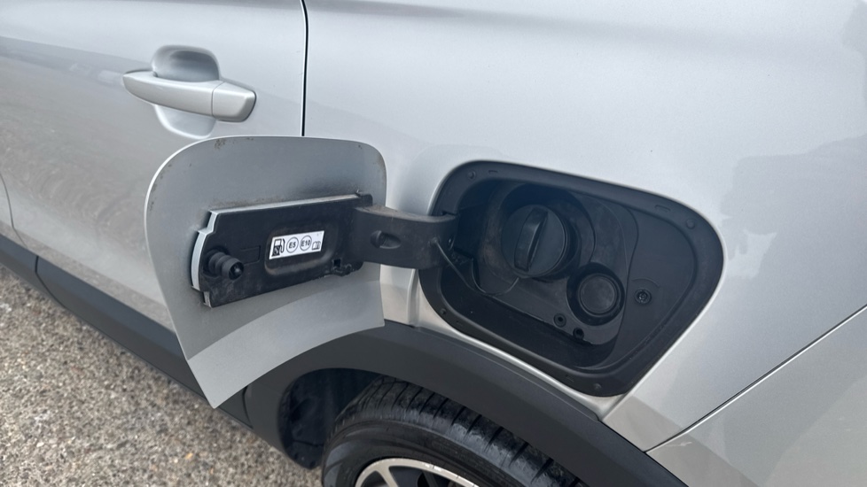 Vauxhall Crossland X 1.2T ecoTec [110] Elite 5dr [6 Speed] [S/S] Petrol Hatchback - Image 24