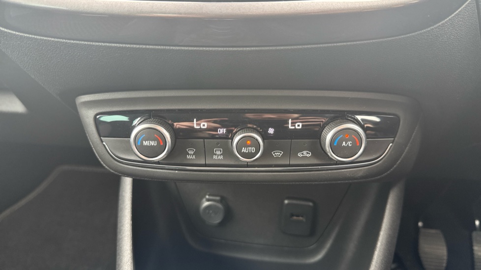 Vauxhall Crossland X 1.2T ecoTec [110] Elite 5dr [6 Speed] [S/S] Petrol Hatchback - Image 33