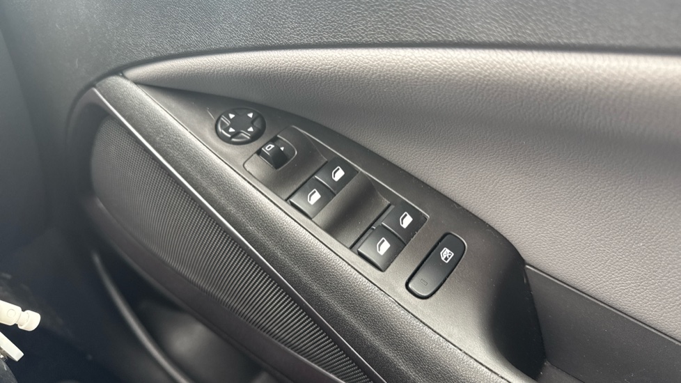 Vauxhall Crossland X 1.2T ecoTec [110] Elite 5dr [6 Speed] [S/S] Petrol Hatchback - Image 37