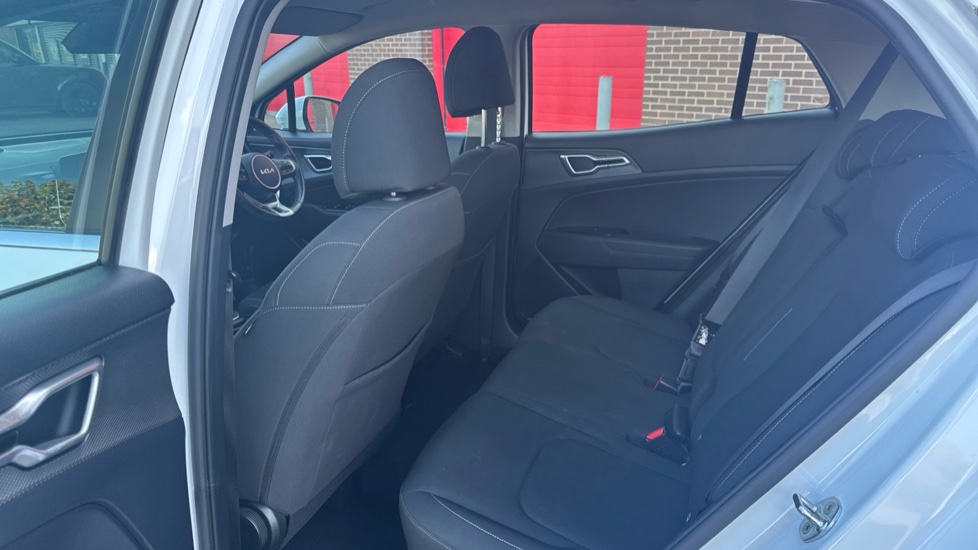 Kia Sportage 1.6T GDi ISG 2 5dr Petrol Estate - Image 16