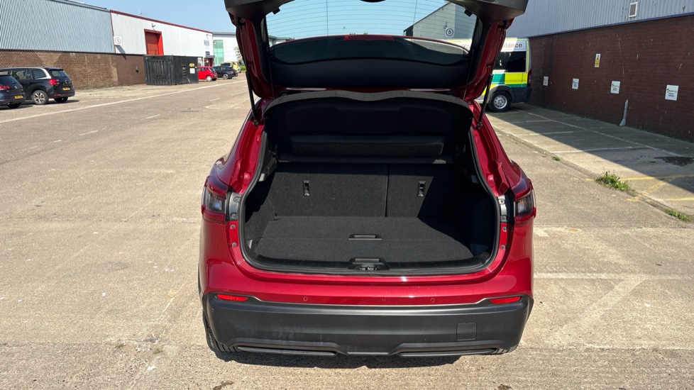 Nissan Qashqai 1.3 DiG-T Acenta Premium 5dr Petrol Hatchback - Image 4