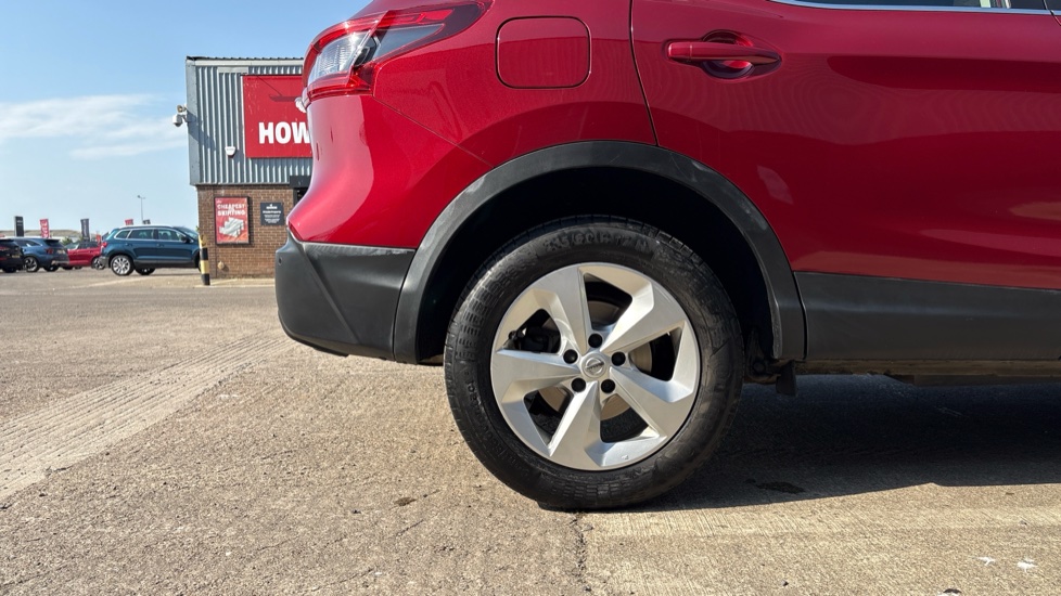 Nissan Qashqai 1.3 DiG-T Acenta Premium 5dr Petrol Hatchback - Image 7