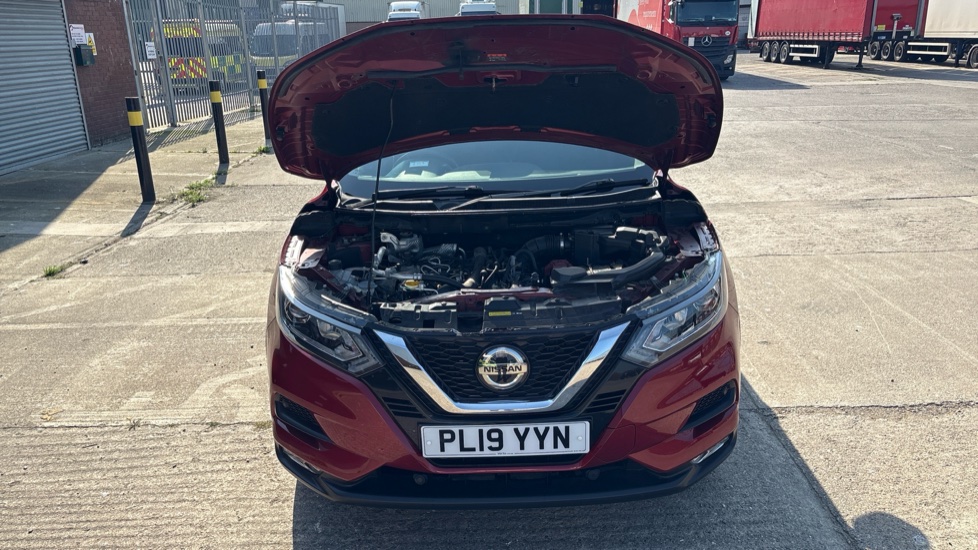 Nissan Qashqai 1.3 DiG-T Acenta Premium 5dr Petrol Hatchback - Image 8