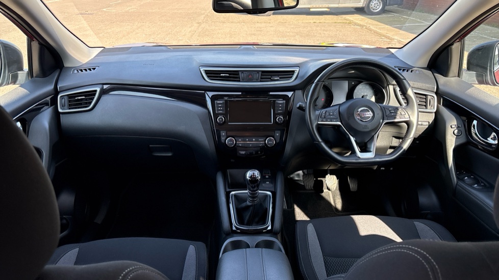 Nissan Qashqai 1.3 DiG-T Acenta Premium 5dr Petrol Hatchback - Image 10