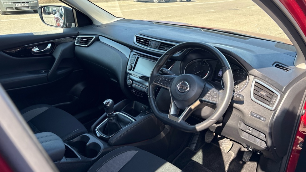 Nissan Qashqai 1.3 DiG-T Acenta Premium 5dr Petrol Hatchback - Image 11