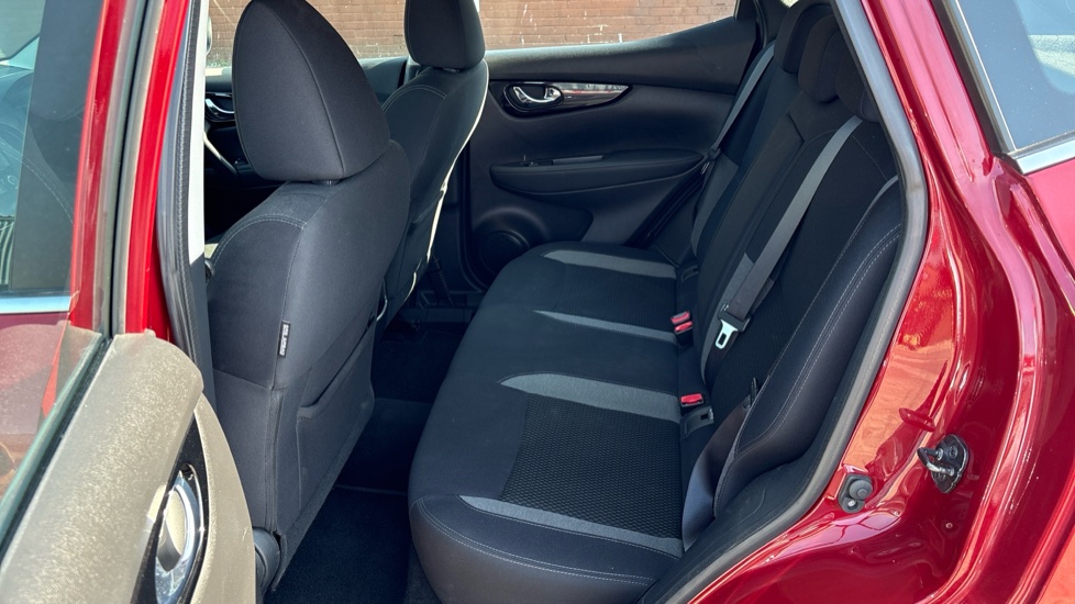 Nissan Qashqai 1.3 DiG-T Acenta Premium 5dr Petrol Hatchback - Image 16