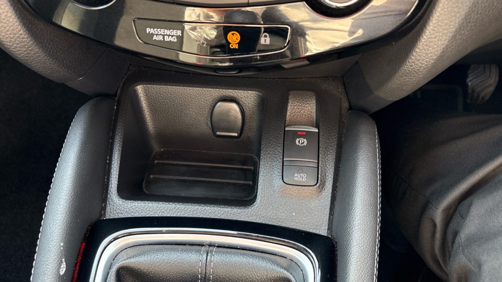 Nissan Qashqai 1.3 DiG-T Acenta Premium 5dr Petrol Hatchback - Image 38