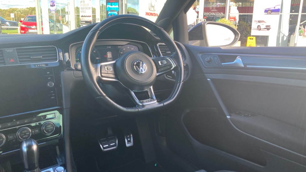 Volkswagen Golf 1.4 TSI GTE Advance 5dr DSG Hatchback - Image 9