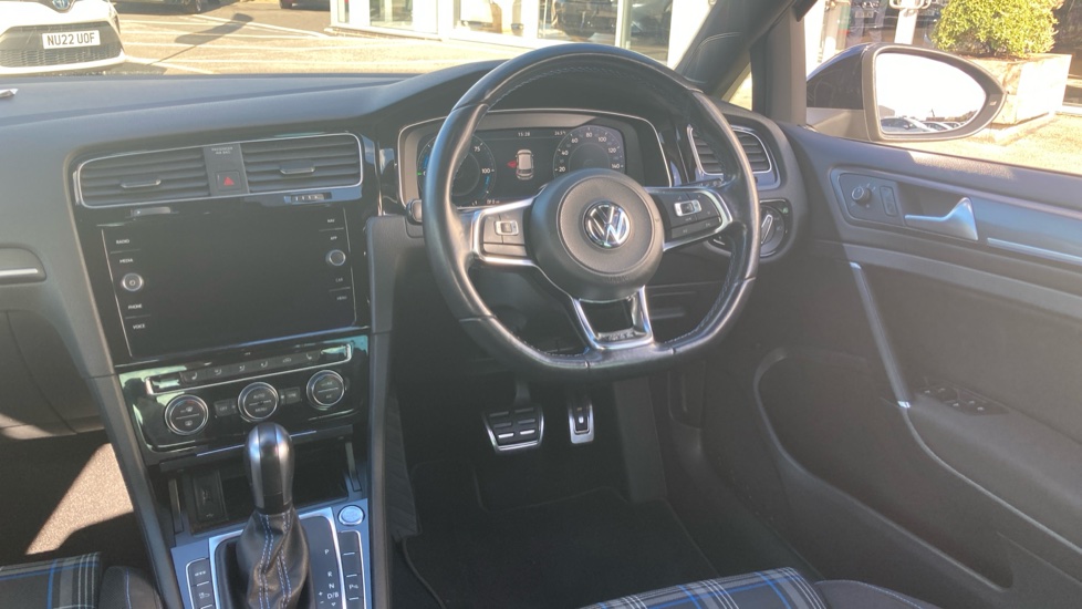 Volkswagen Golf 1.4 TSI GTE Advance 5dr DSG Hatchback - Image 11