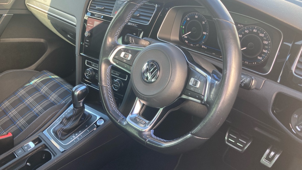 Volkswagen Golf 1.4 TSI GTE Advance 5dr DSG Hatchback - Image 17