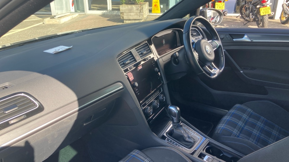 Volkswagen Golf 1.4 TSI GTE Advance 5dr DSG Hatchback - Image 23
