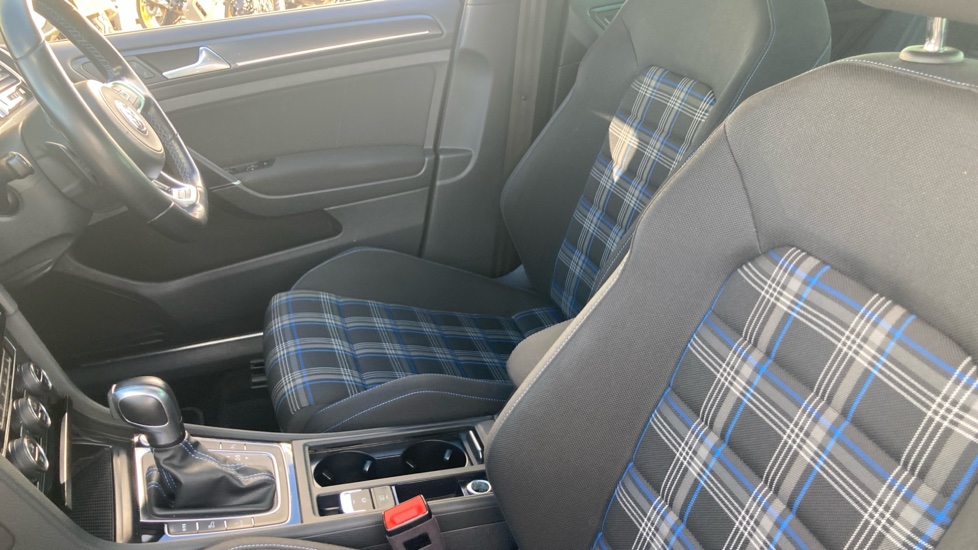 Volkswagen Golf 1.4 TSI GTE Advance 5dr DSG Hatchback - Image 24