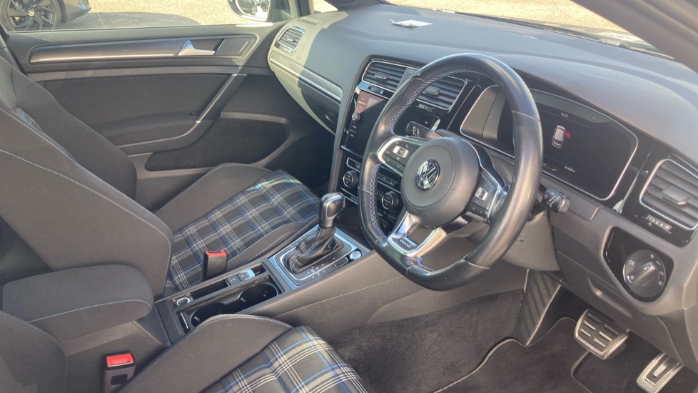 Volkswagen Golf 1.4 TSI GTE Advance 5dr DSG Hatchback - Image 28