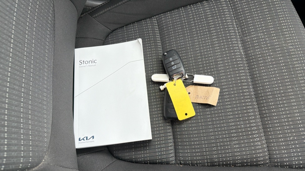 Kia Stonic 1.0T GDi 99 2 5dr DCT Petrol Estate - Image 19