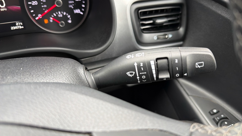 Kia Stonic 1.0T GDi 99 2 5dr DCT Petrol Estate - Image 26