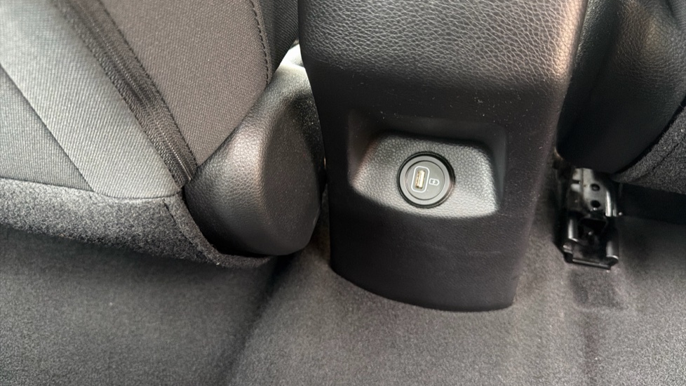 Kia Stonic 1.0T GDi 99 2 5dr DCT Petrol Estate - Image 36