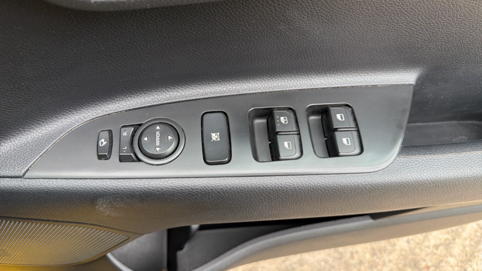 Kia Stonic 1.0T GDi 99 2 5dr DCT Petrol Estate - Image 39