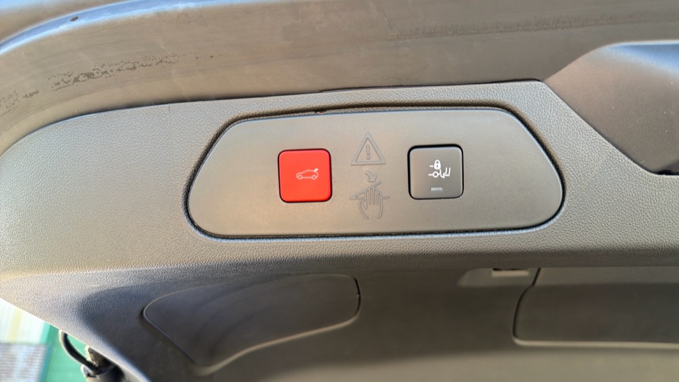 Vauxhall Grandland 1.2 Turbo Ultimate 5dr Petrol Hatchback - Image 23