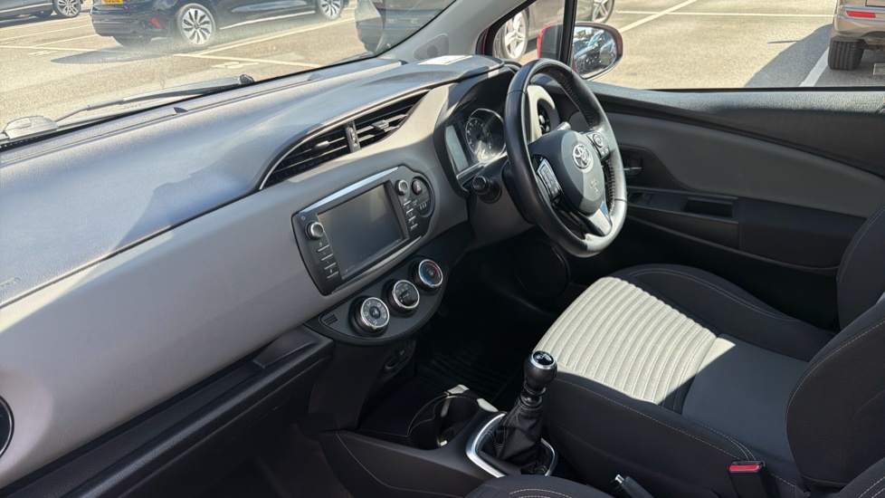 Toyota Yaris 1.5 VVT-i Icon 5dr Petrol Hatchback - Image 9
