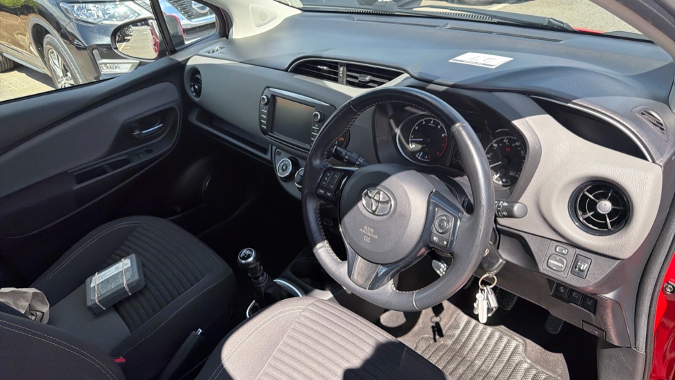 Toyota Yaris 1.5 VVT-i Icon 5dr Petrol Hatchback - Image 11