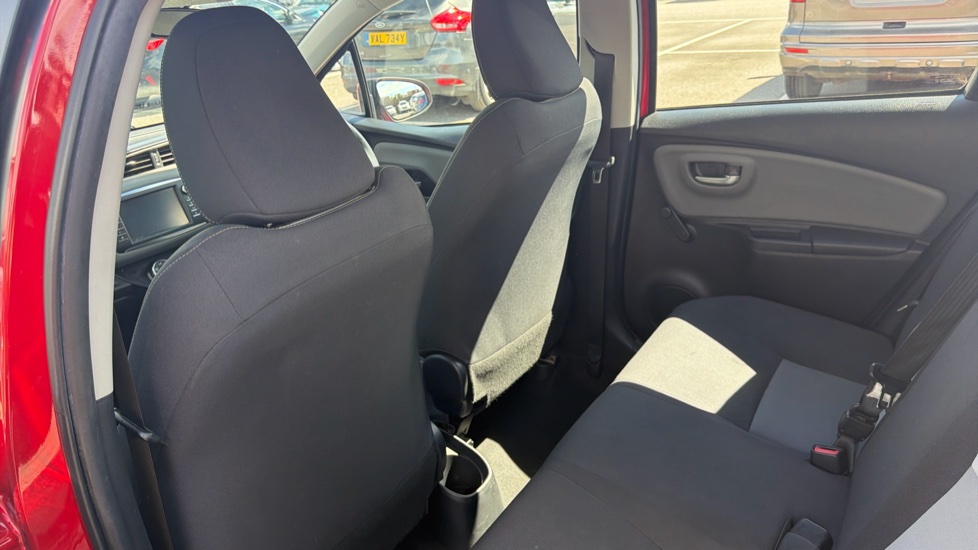 Toyota Yaris 1.5 VVT-i Icon 5dr Petrol Hatchback - Image 15