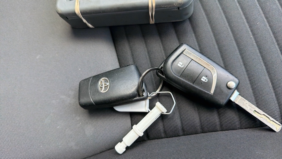Toyota Yaris 1.5 VVT-i Icon 5dr Petrol Hatchback - Image 20