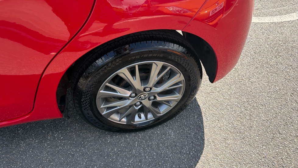 Toyota Yaris 1.5 VVT-i Icon 5dr Petrol Hatchback - Image 24