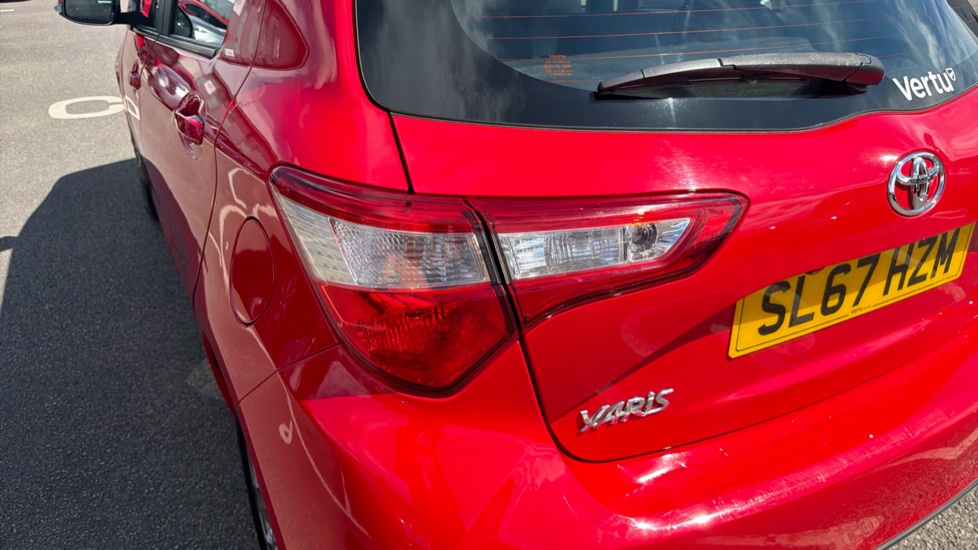 Toyota Yaris 1.5 VVT-i Icon 5dr Petrol Hatchback - Image 25