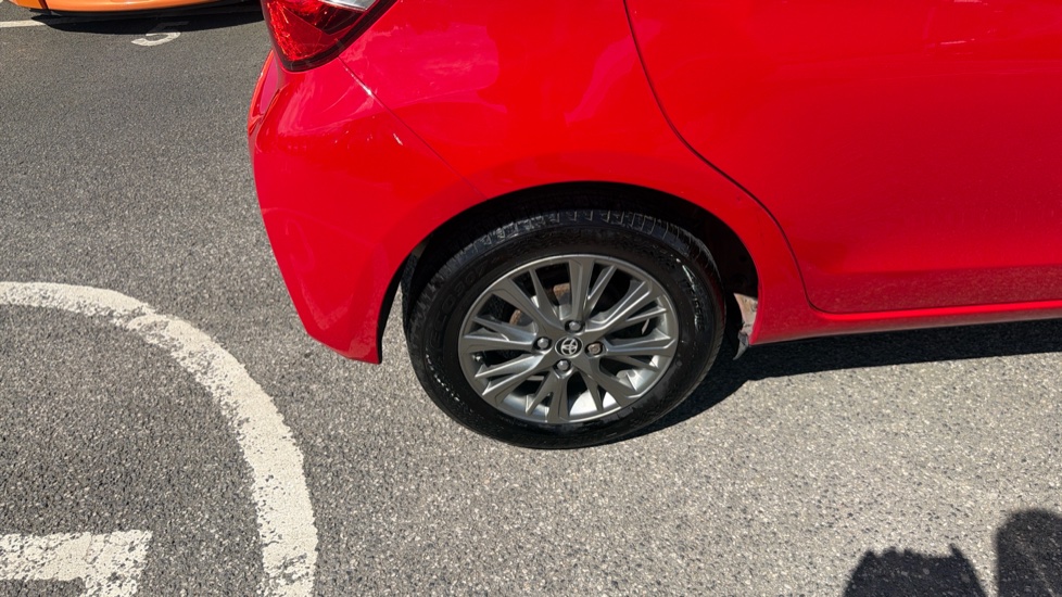 Toyota Yaris 1.5 VVT-i Icon 5dr Petrol Hatchback - Image 27