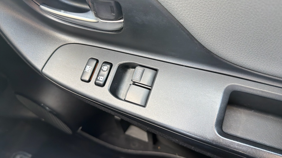 Toyota Yaris 1.5 VVT-i Icon 5dr Petrol Hatchback - Image 34